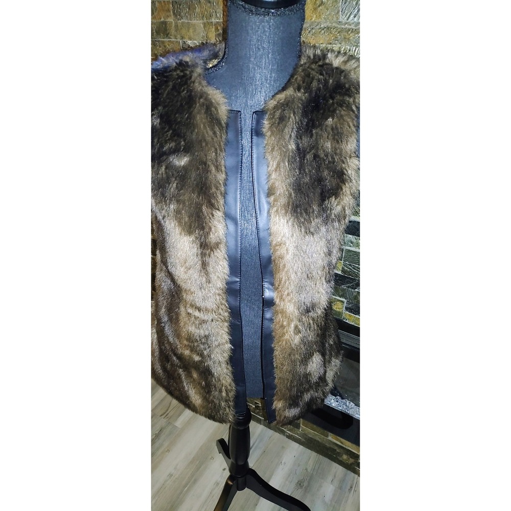 Sanctuary Clothing XS vest women's faux fur with two inside pockets faux leather